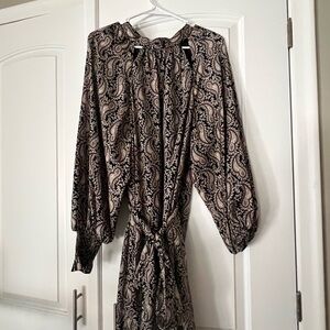 Banana Republic Black and Cream Long Sleeve Dress